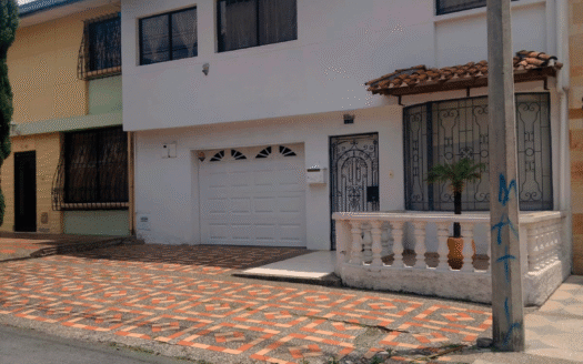 Casa en el barrio Los colores