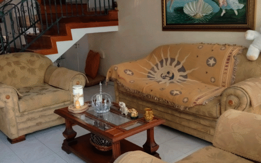 Casa en el barrio Los colores