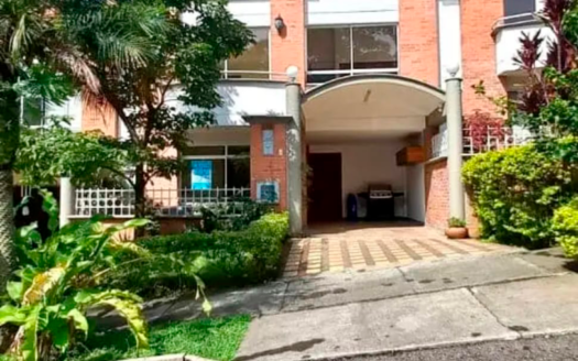 Casa en Urbanización Alto Bonito Envigado