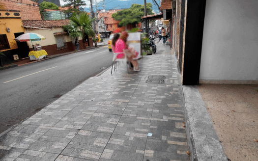 Local comercial en La Mesa Bello