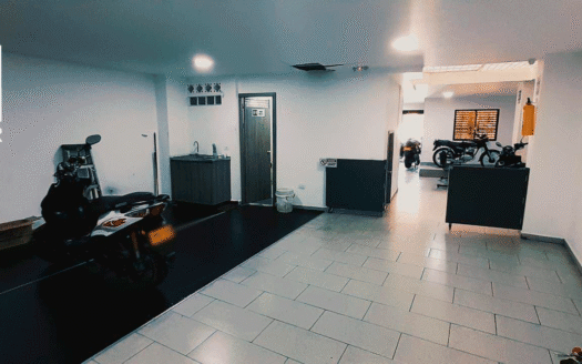 Local comercial en Obra 2000 Bello