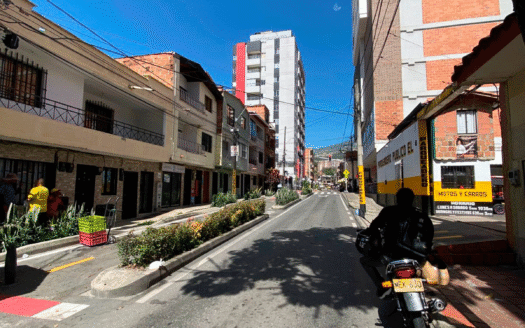 Casa para bodega o local comercial en Manchester Bello