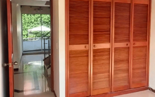 Casa de tres niveles en Alto Bonito Envigado