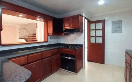 Casa de tres niveles en Alto Bonito Envigado