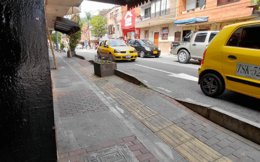 Local comercial en Las Granjas, Bello