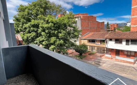 Apartamento tipo casa en Laureles Simón Bolívar, Medellín